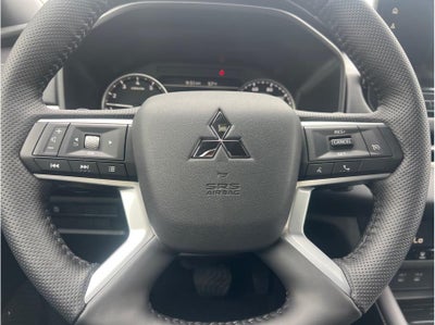 2026 Mitsubishi Outlander LE
