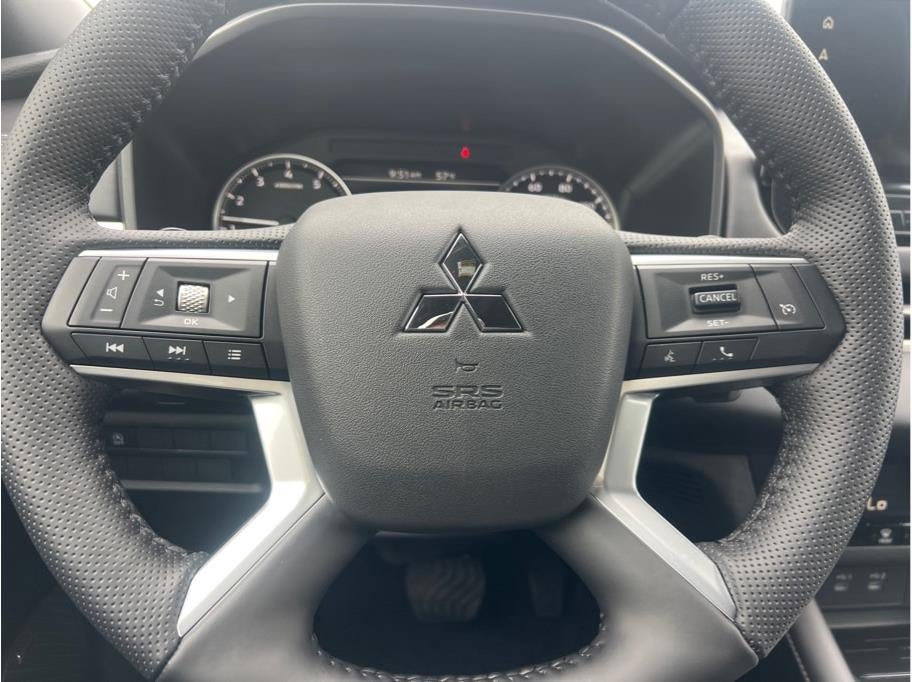 2026 Mitsubishi Outlander LE