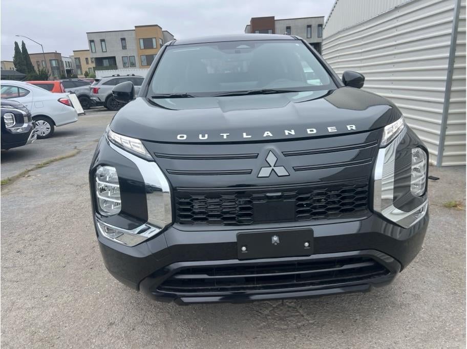 2026 Mitsubishi Outlander LE