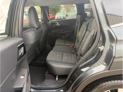 2025 Mitsubishi Outlander SE Sport Utility 4D