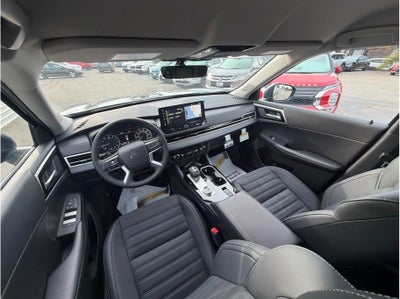 2025 Mitsubishi Outlander SE Sport Utility 4D