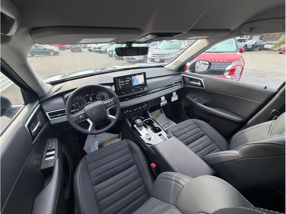 2025 Mitsubishi Outlander SE Sport Utility 4D