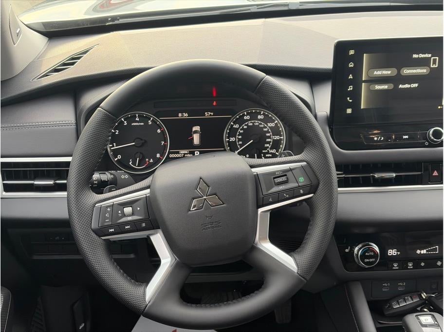 2025 Mitsubishi Outlander SE Sport Utility 4D