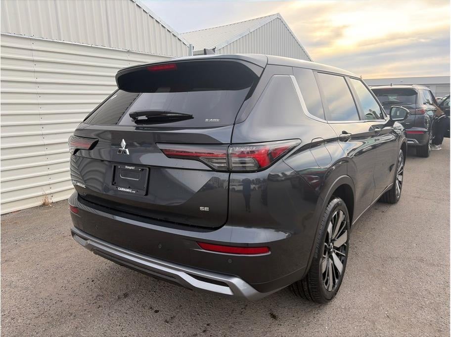 2025 Mitsubishi Outlander SE Sport Utility 4D