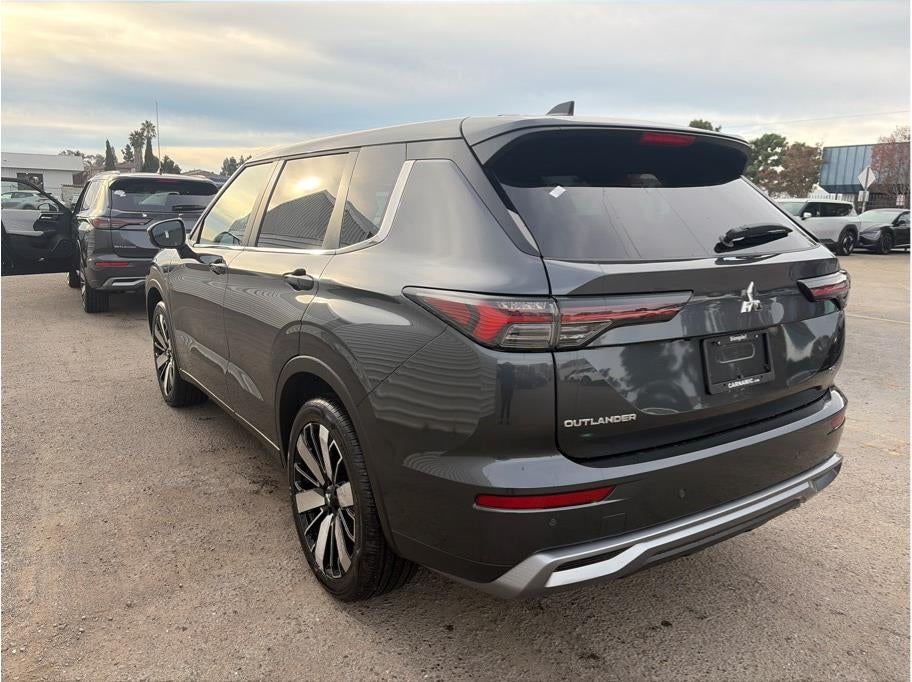 2025 Mitsubishi Outlander SE Sport Utility 4D