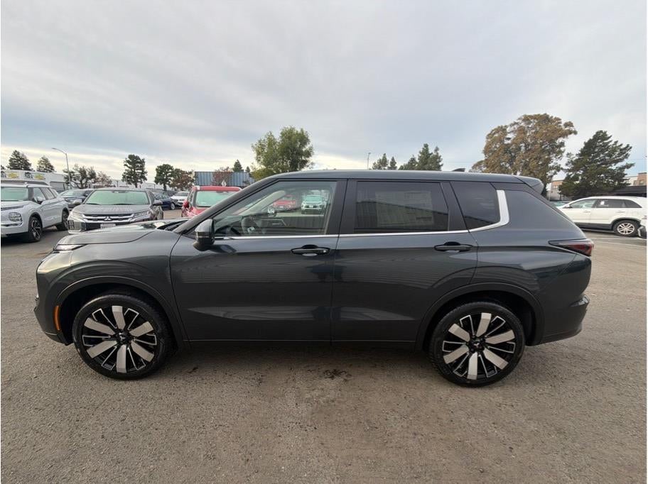 2025 Mitsubishi Outlander SE Sport Utility 4D