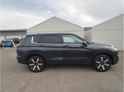 2025 Mitsubishi Outlander SE Sport Utility 4D