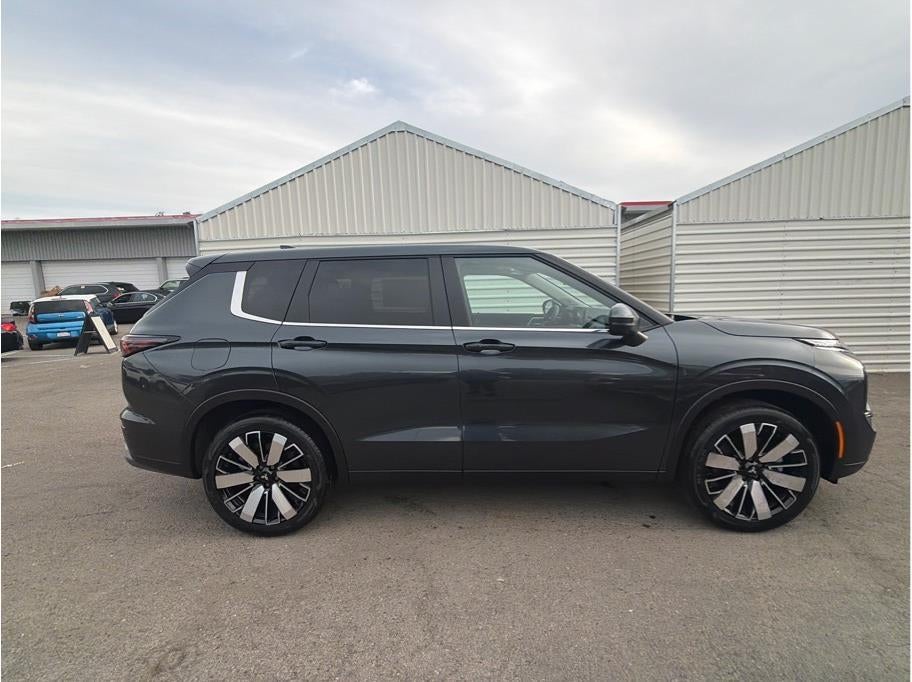 2025 Mitsubishi Outlander SE Sport Utility 4D