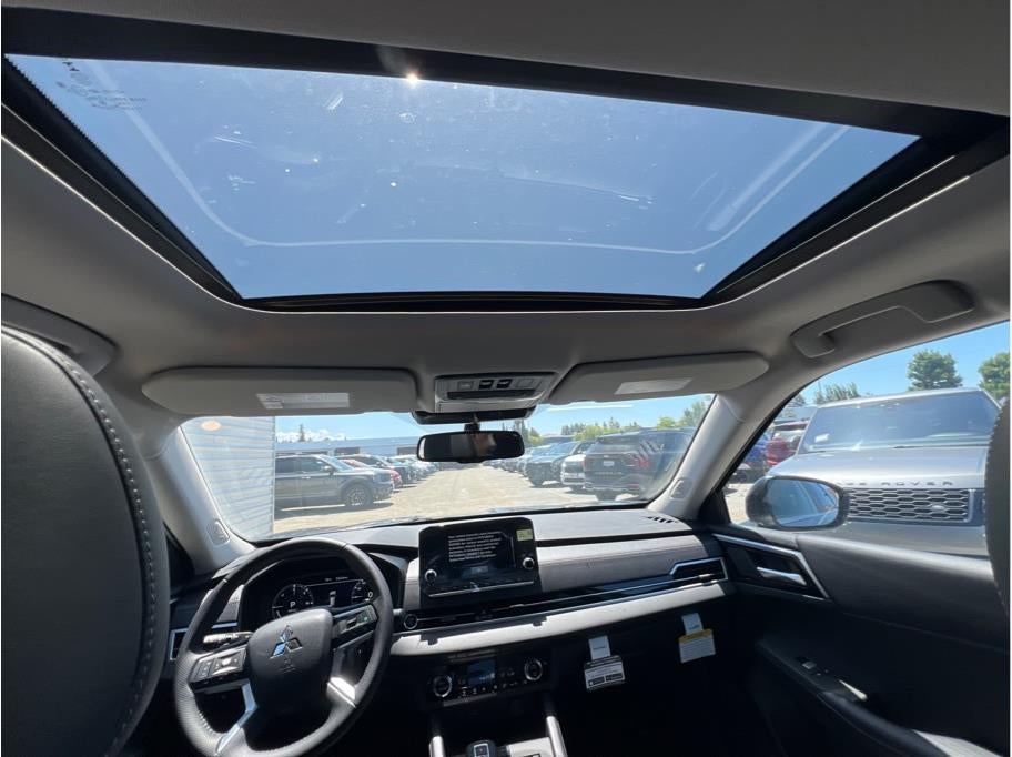2025 Mitsubishi Outlander PHEV SE Sport Utility 4D