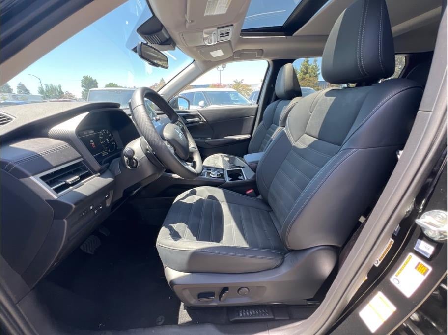 2025 Mitsubishi Outlander PHEV SE Sport Utility 4D