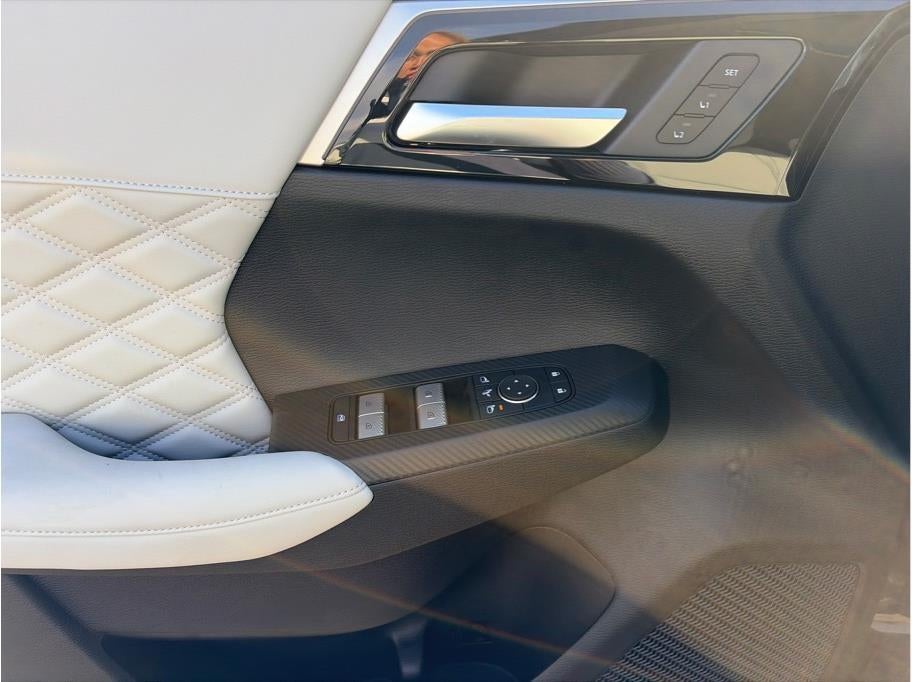 2025 Mitsubishi Outlander PHEV SEL