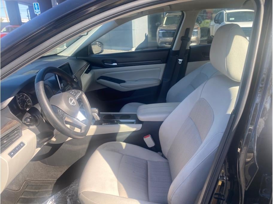 2025 Nissan Altima 2.5 SV Sedan 4D