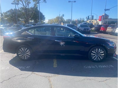 2025 Nissan Altima 2.5 SV Sedan 4D