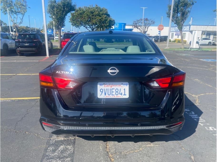 2025 Nissan Altima 2.5 SV Sedan 4D