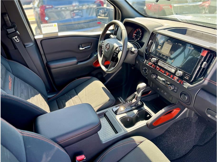 2025 Nissan Frontier Crew Cab PRO-4X Pickup 4D 5 ft
