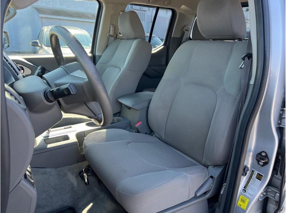 2016 Nissan Frontier Crew Cab SV Pickup 4D 5 ft
