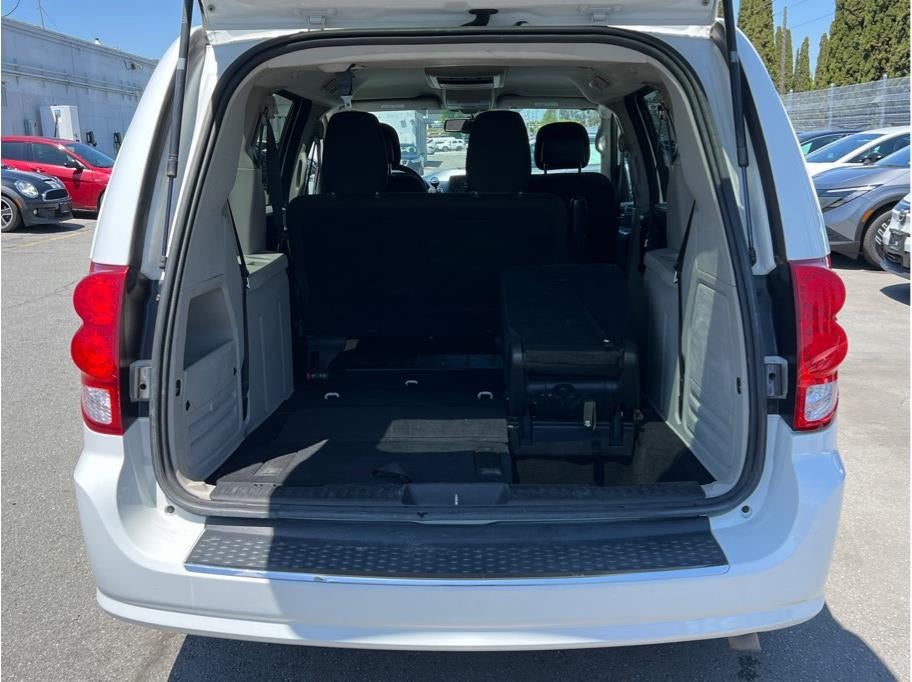 2017 Dodge Grand Caravan Passenger SE Minivan 4D
