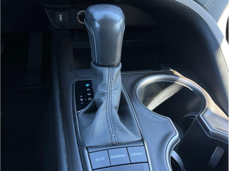 2024 Toyota Camry SE Sedan 4D