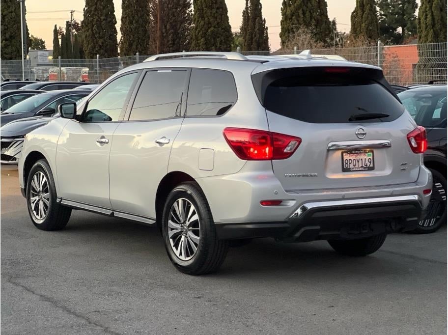 2019 Nissan Pathfinder SV Sport Utility 4D