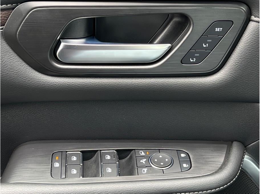 2025 Nissan Armada Platinum Sport Utility 4D