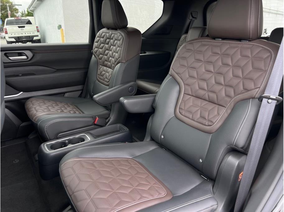 2025 Nissan Armada Platinum Sport Utility 4D