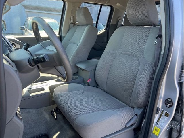2016 Nissan Frontier Crew Cab SV Pickup 4D 5 ft