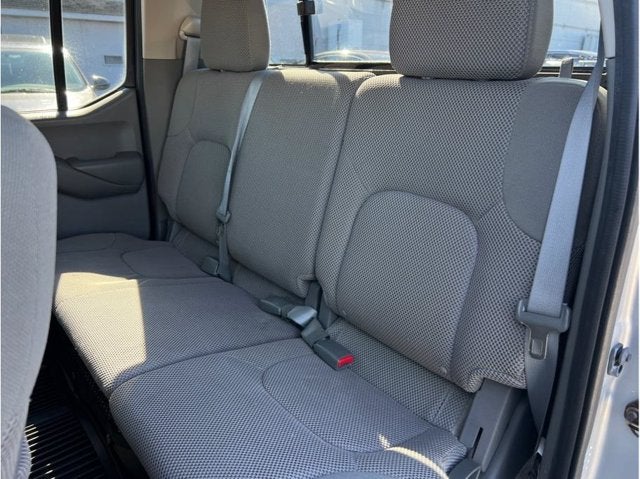2016 Nissan Frontier Crew Cab SV Pickup 4D 5 ft